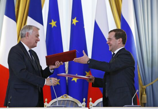 Dmitry Medvedev meets with Jean-Marc Ayrault