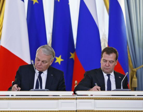 Dmitry Medvedev meets with Jean-Marc Ayrault
