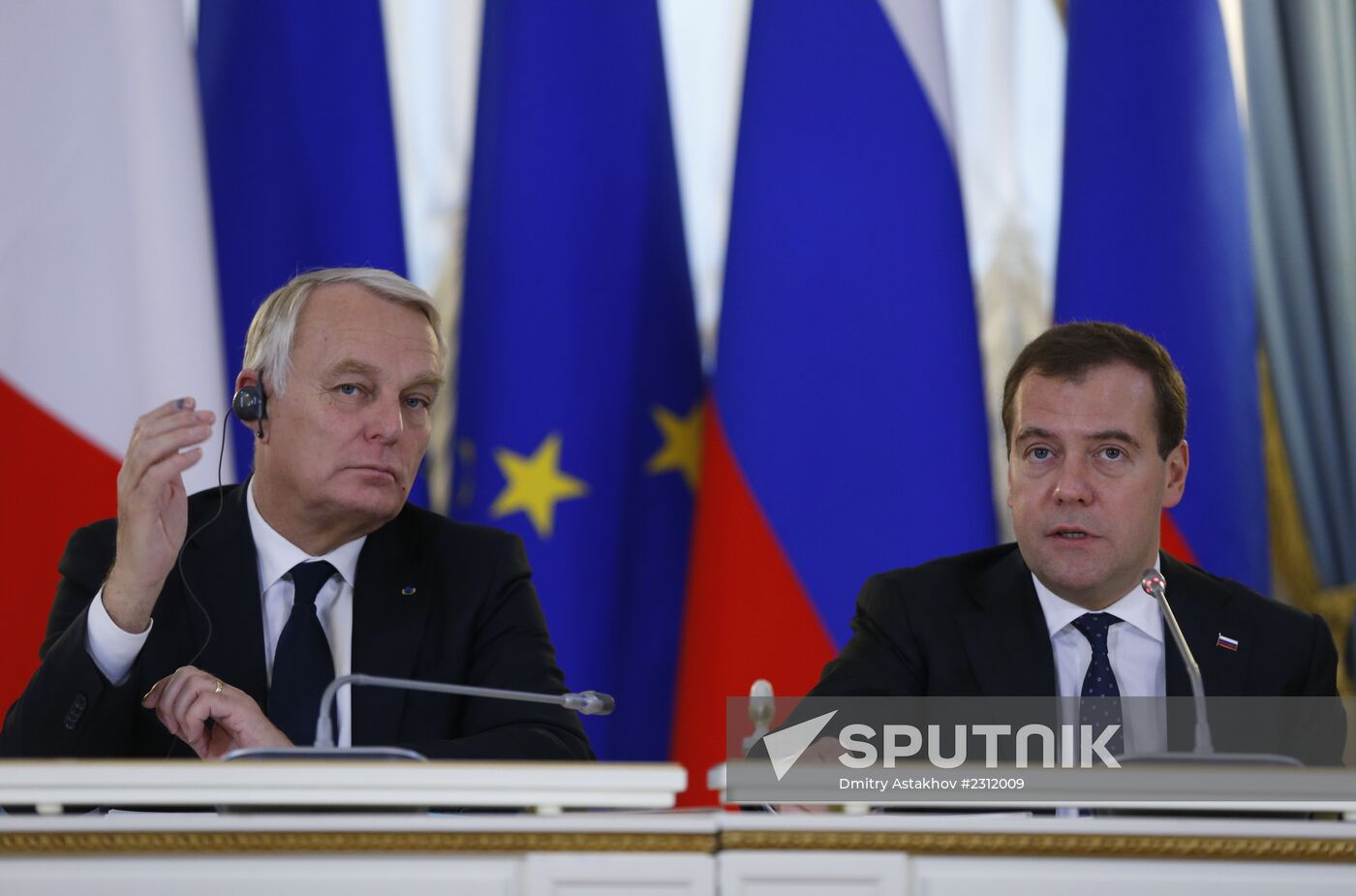 Dmitry Medvedev meets with Jean-Marc Ayrault