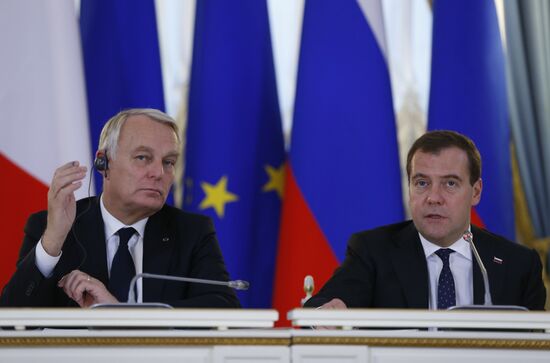 Dmitry Medvedev meets with Jean-Marc Ayrault
