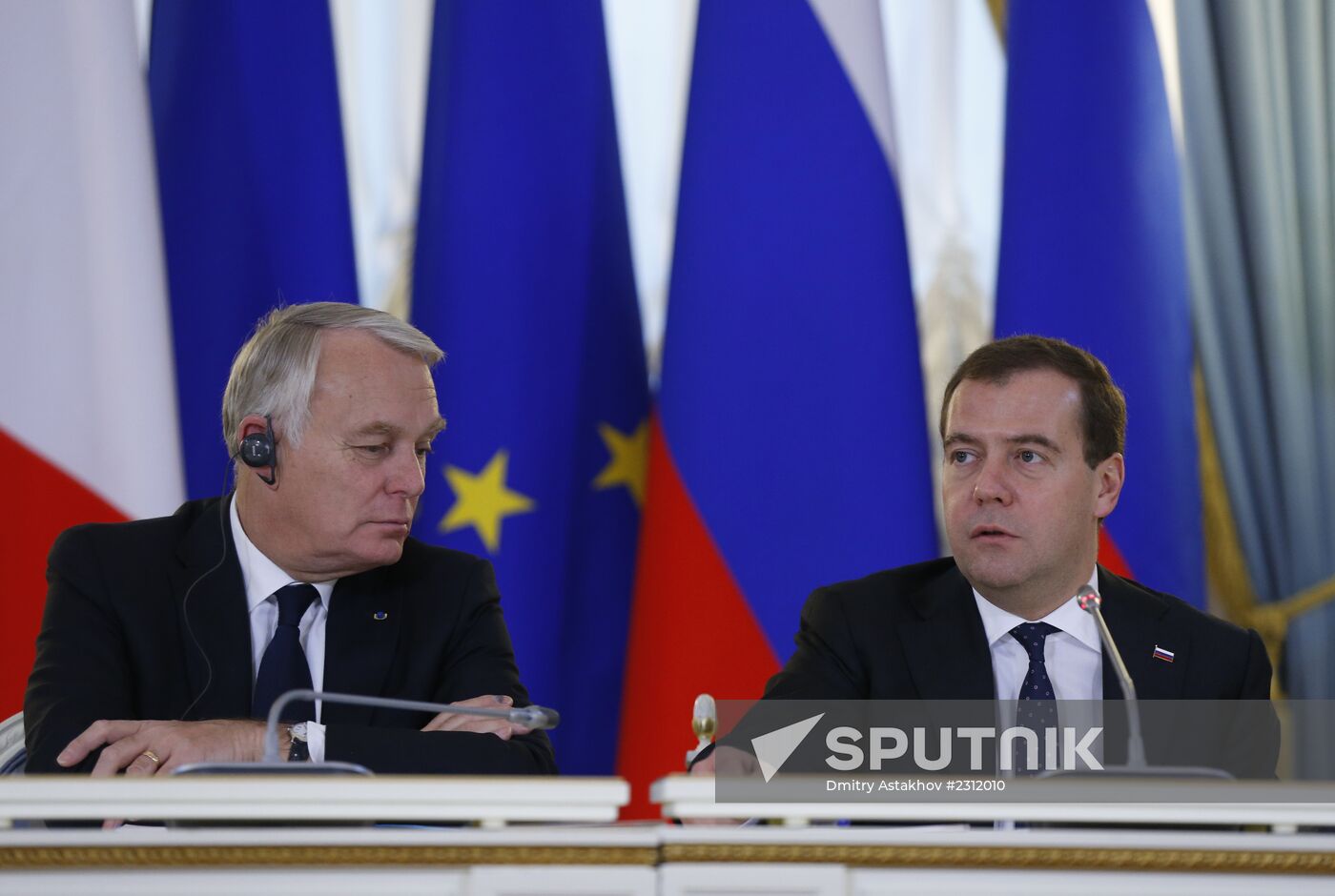 Dmitry Medvedev meets with Jean-Marc Ayrault