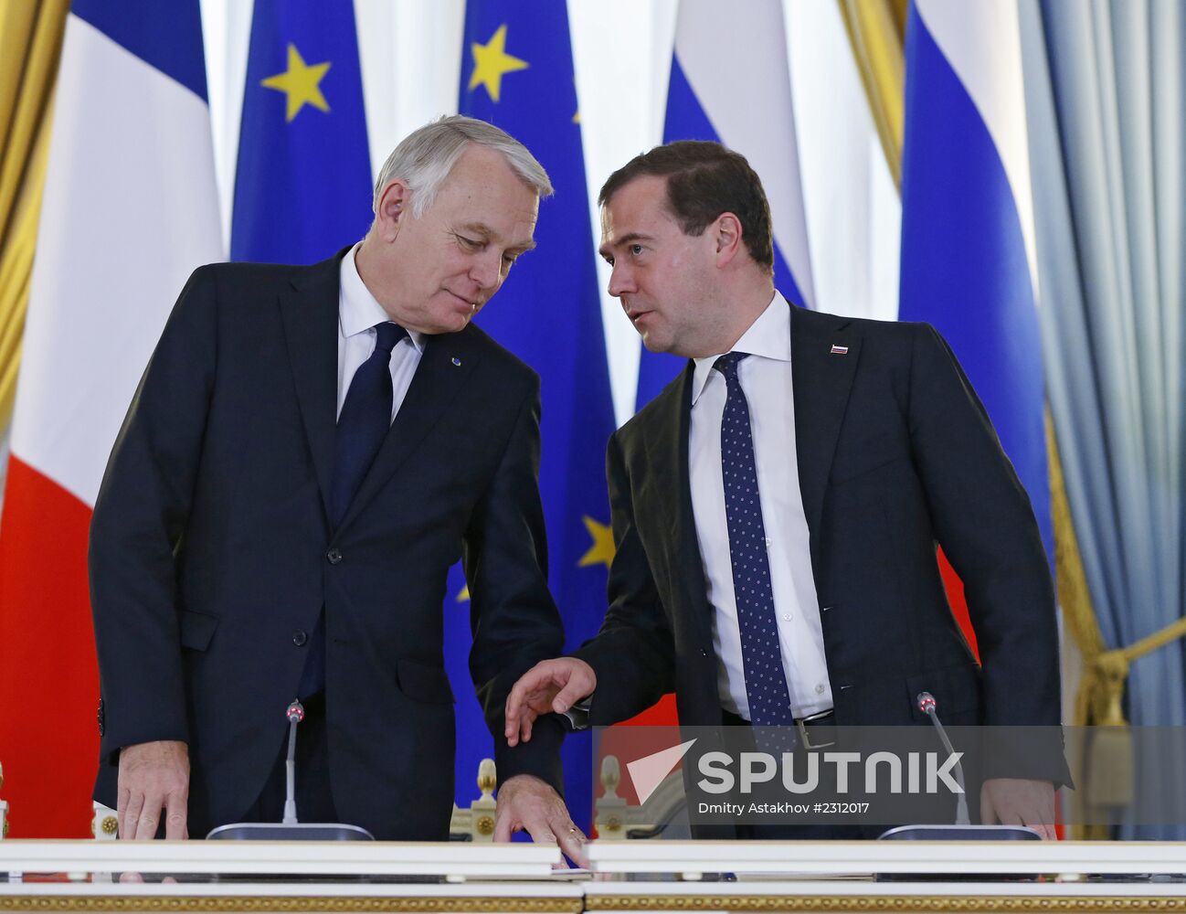Dmitry Medvedev meets with Jean-Marc Ayrault