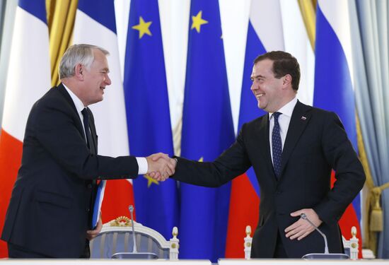 Dmitry Medvedev meets with Jean-Marc Ayrault