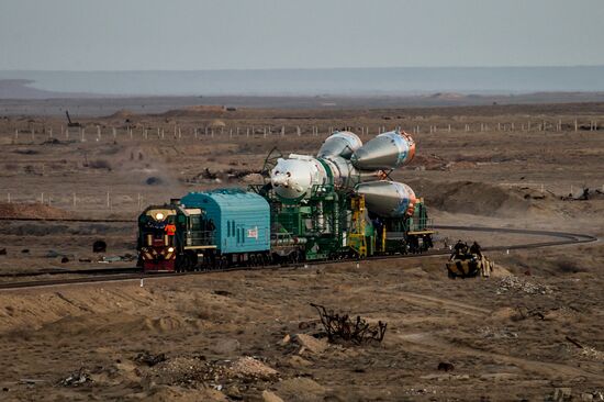 Soyuz-FG booster with Soyuz TMA-11M spaceship installed for launch at Baikonur Cosmodrome
