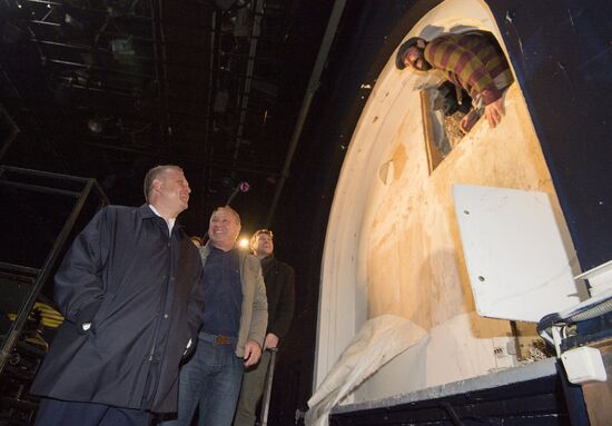 Sergei Kapkov visits burnt-out School of Modern Drama Theater
