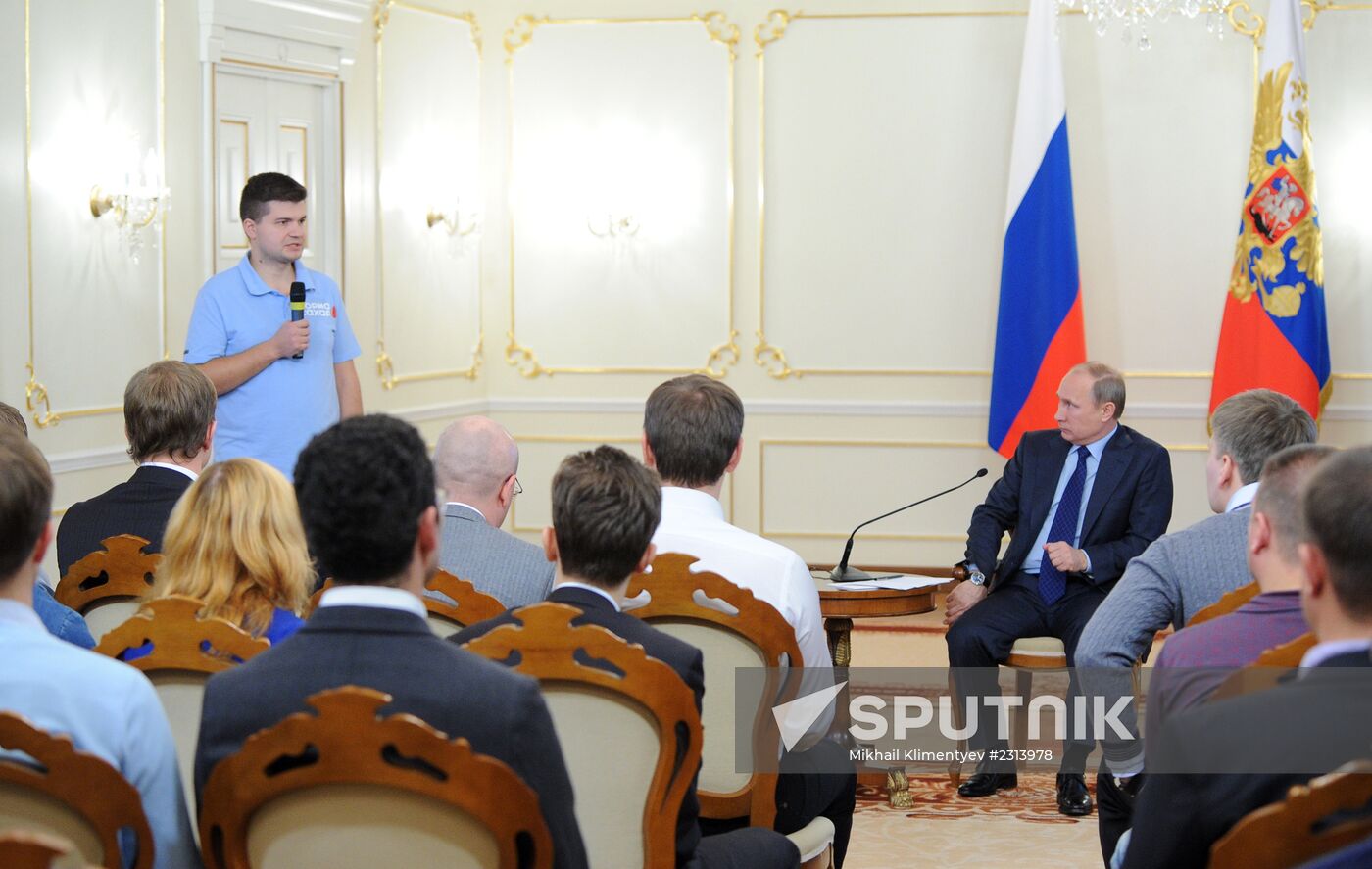 Vladimir Putin meets with Internet Startups Project participants