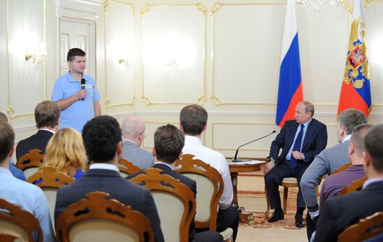 Vladimir Putin meets with Internet Startups Project participants