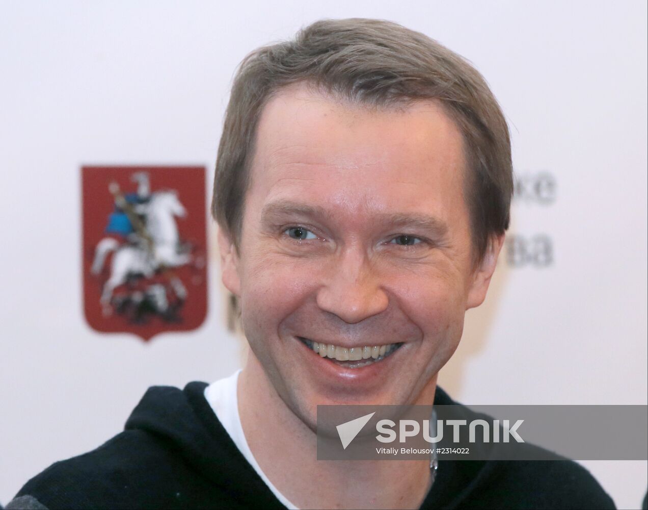 News conference on charitable concert - award ceremony by Artist Foundation