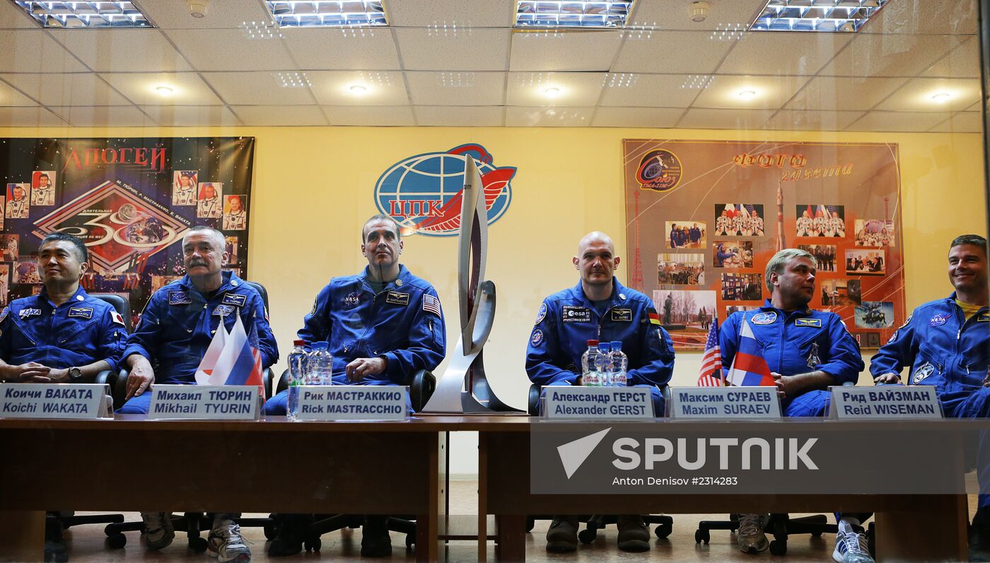 News conference by Soyuz TMA-11M manned spaceship crew