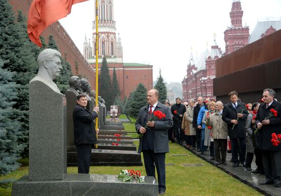 Laying flowers to Lenin Mausoleum on Red Square