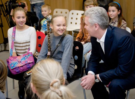 Sergei Sobyanin visits Prospekt library and media center in Moscow