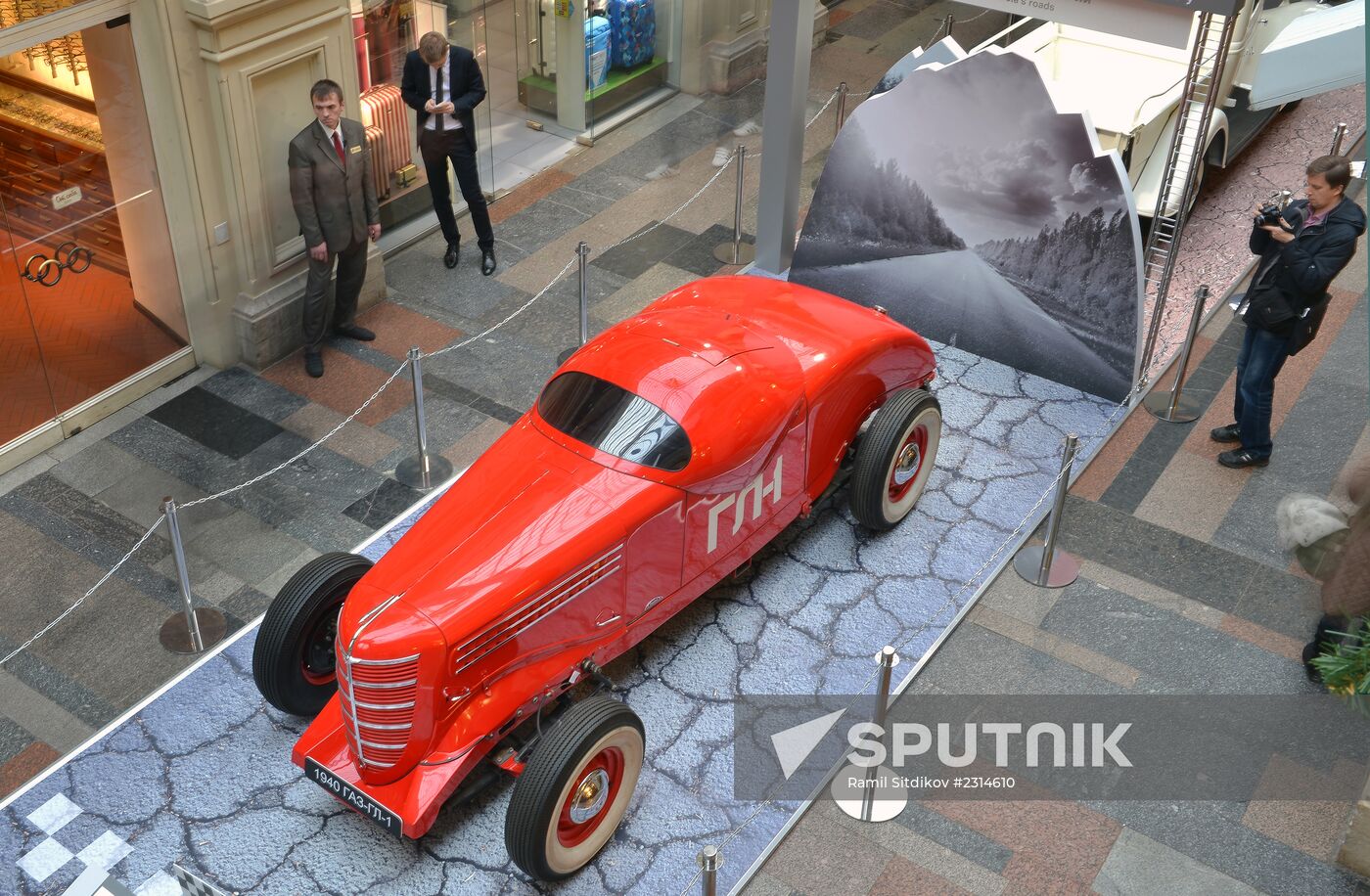Opening of historic motor show of GAZ cars "Heroes of Their Time"