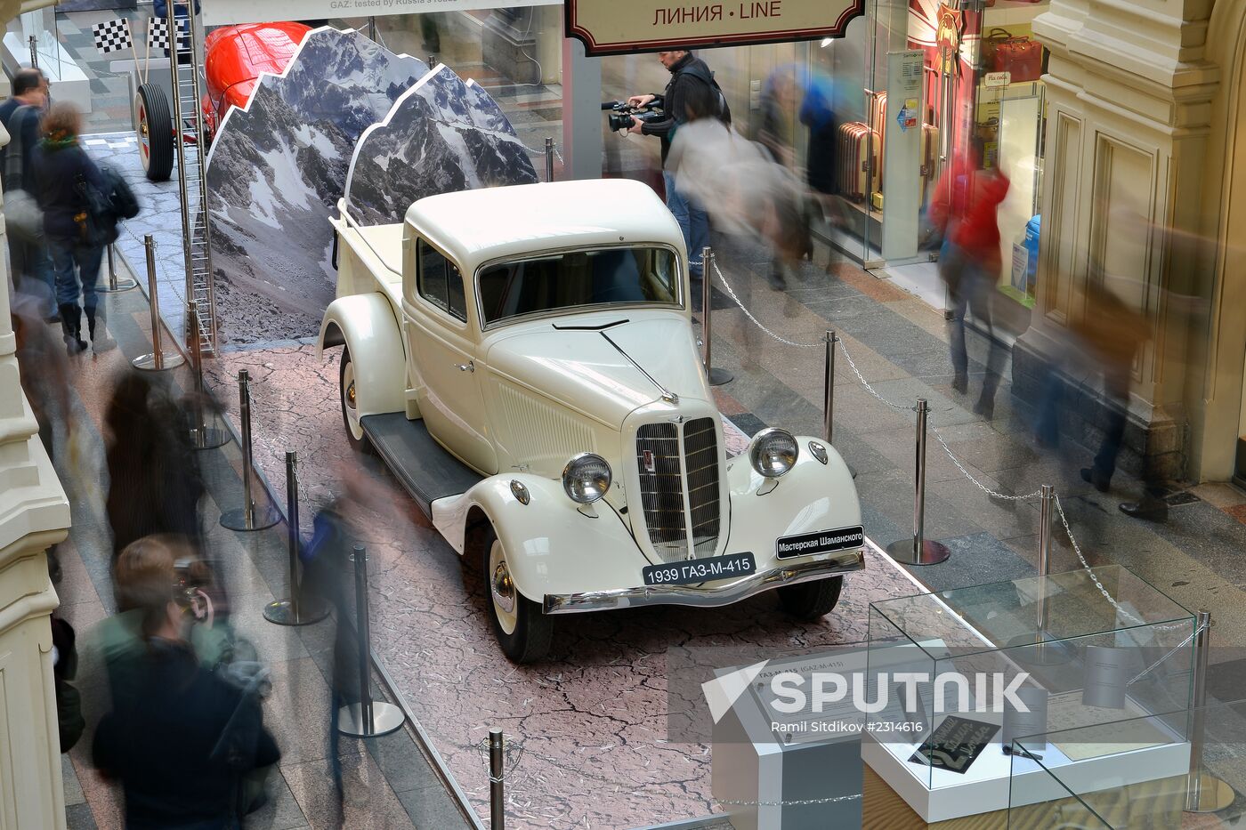 Opening of historic motor show of GAZ cars "Heroes of Their Time"