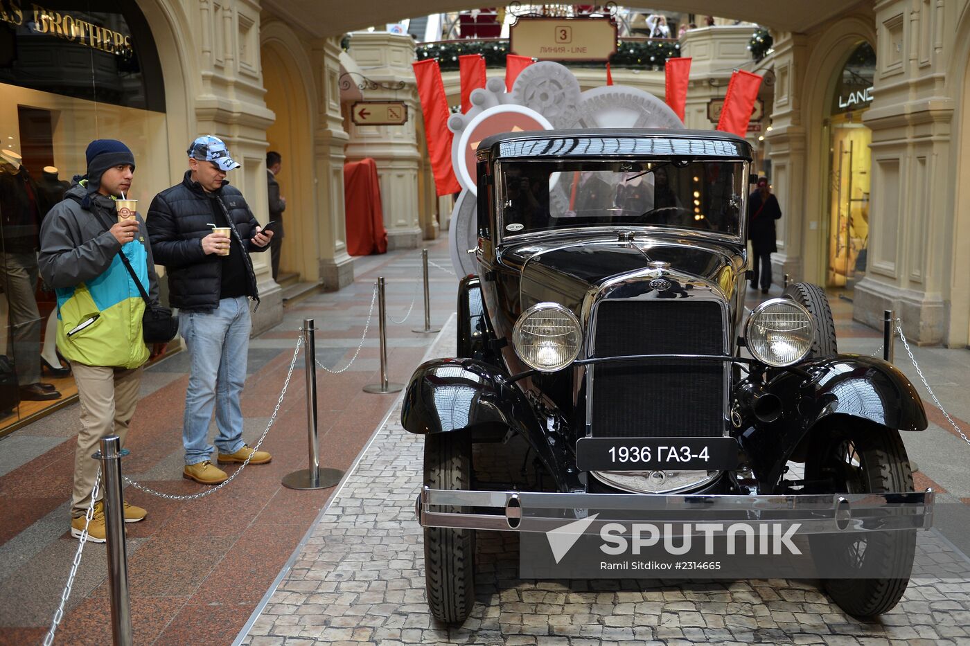 Opening of historic motor show of GAZ cars "Heroes of Their Time"
