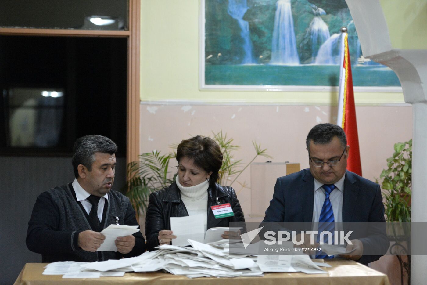 Vote counting for Tajikistan's presidential election