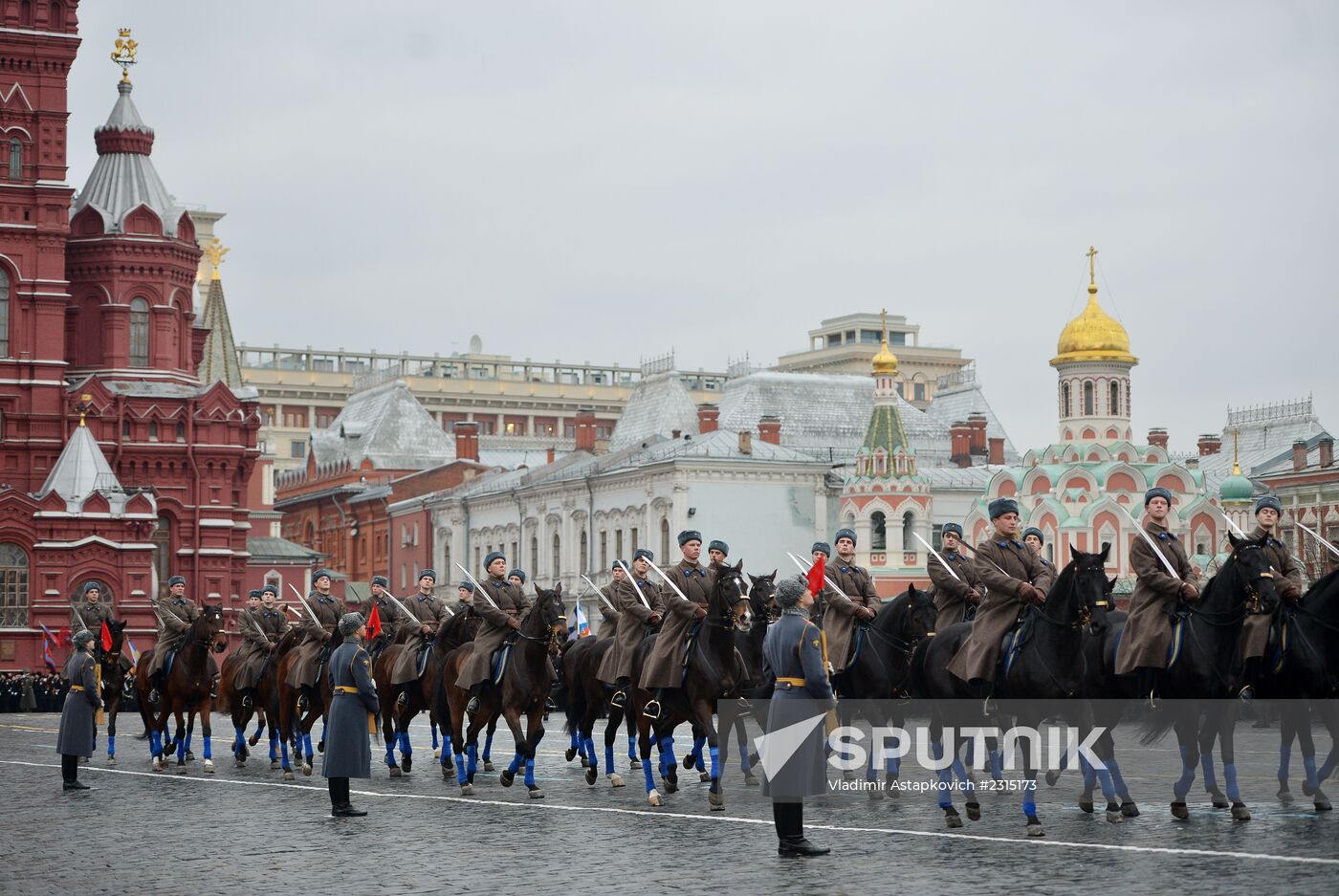 Military march dedicated to 1941 Military Parade anniversary