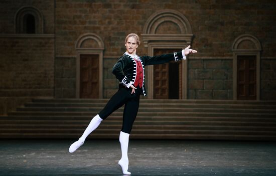Run-through of Marco Spada at Bolshoi Theatre