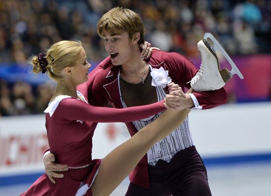 ISU Grand Prix of Figure Skating. Pairs. Free skating