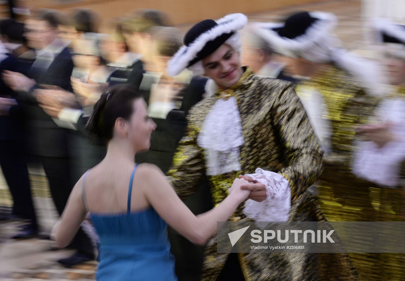Ball in Kremlin Palace celebrates 400th anniversary of Romanov dymansty