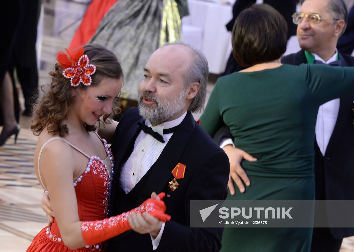 Ball in Kremlin Palace celebrates 400th anniversary of Romanov dymansty
