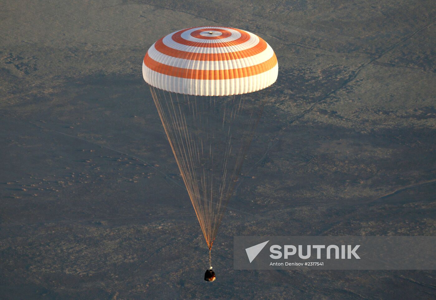 ISS capsule carries Olympic torch to Earth