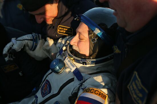 ISS capsule carries Olympic torch to Earth