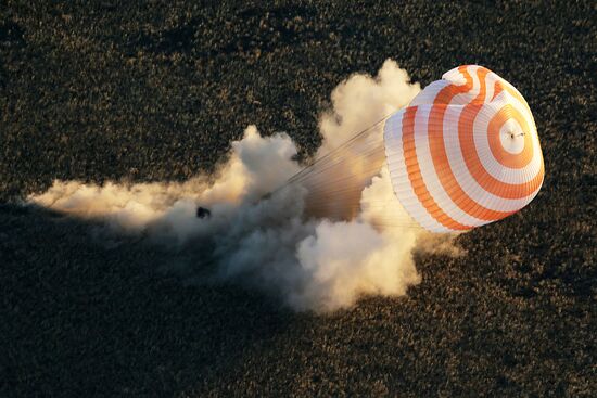 ISS capsule carries Olympic torch to Earth