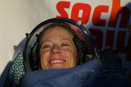 ISS capsule carries Olympic torch to Earth