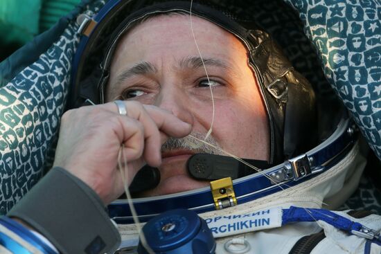 ISS capsule carries Olympic torch to Earth