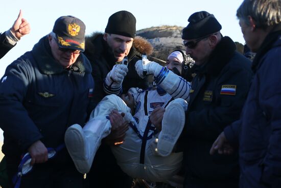 ISS capsule carries Olympic torch to Earth
