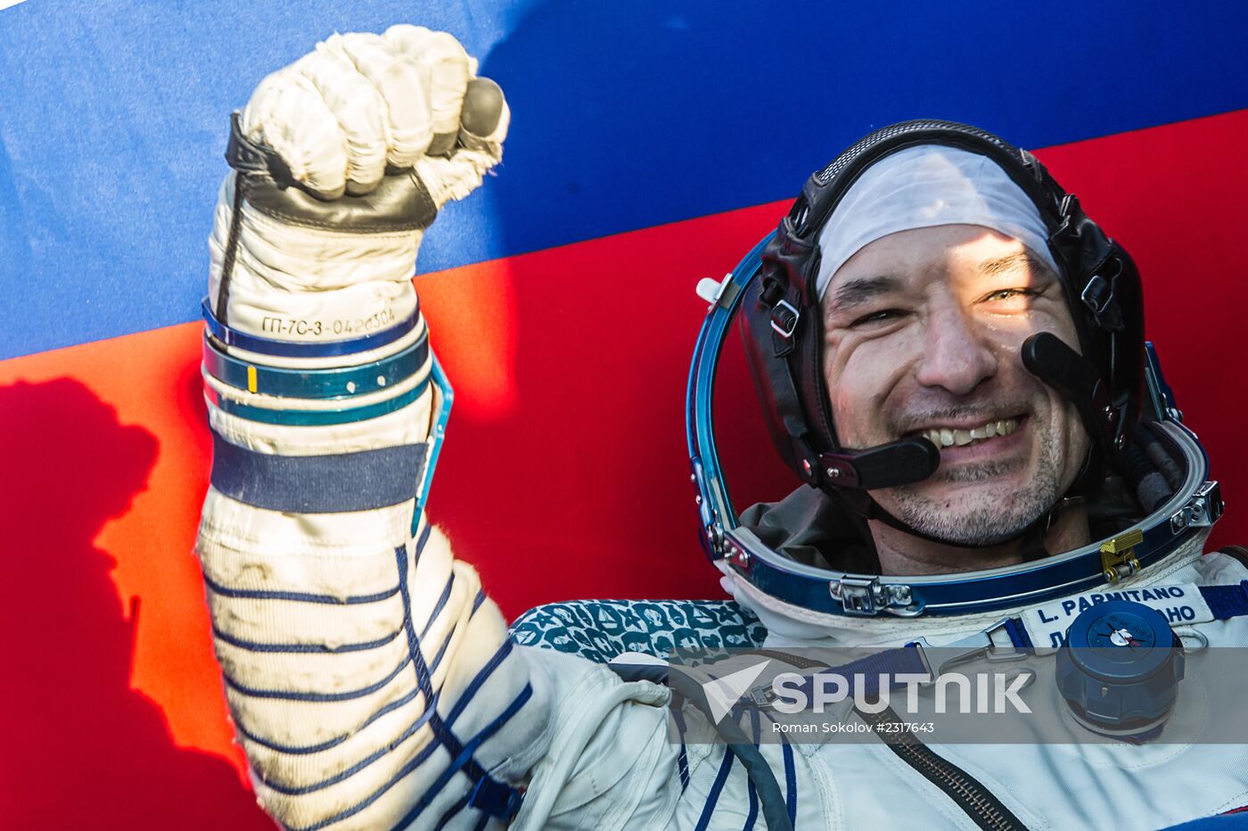 ISS capsule carries Olympic torch to Earth