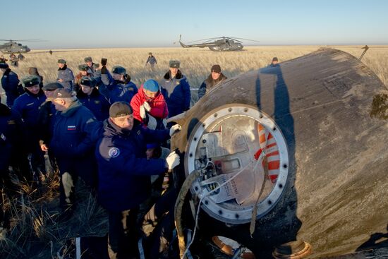 ISS capsule carries Olympic torch to Earth