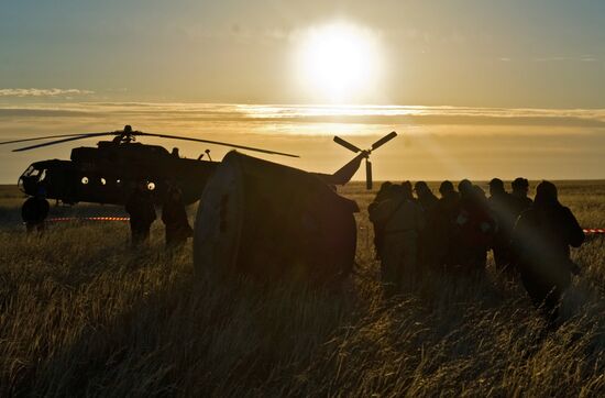 ISS capsule carries Olympic torch to Earth