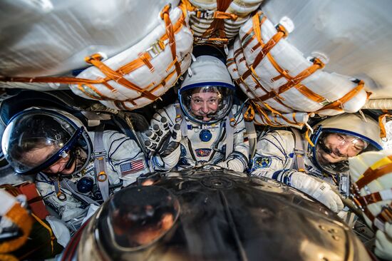 ISS capsule carries Olympic torch to Earth