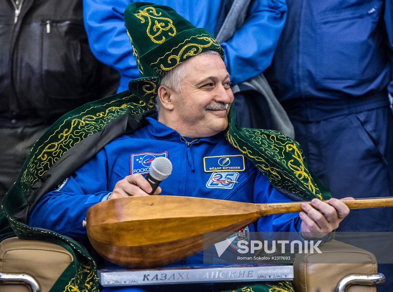 Soyuz TMA-09M crew gives news conference