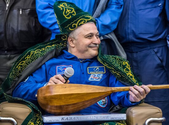 Soyuz TMA-09M crew gives news conference
