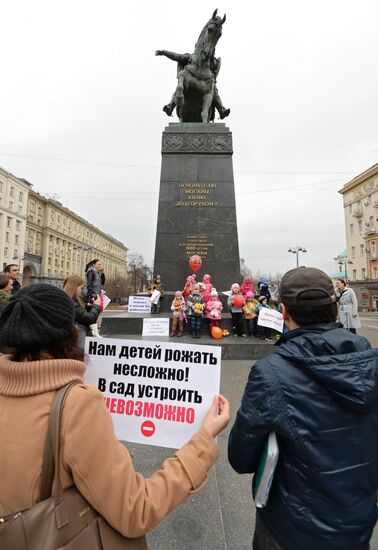 Kindergartens for Children! picket