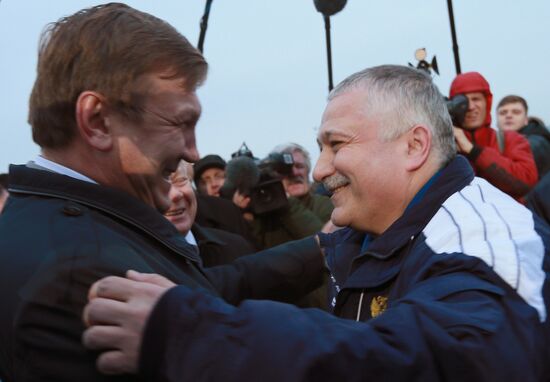 Cosmonauts return to International Space Station with Olympic torch after space flight