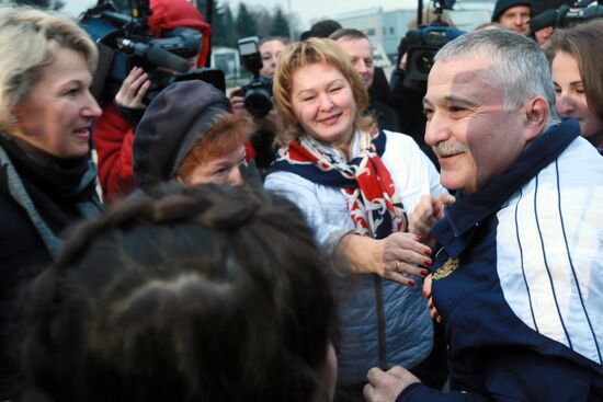 Cosmonauts return to International Space Station with Olympic torch after space flight