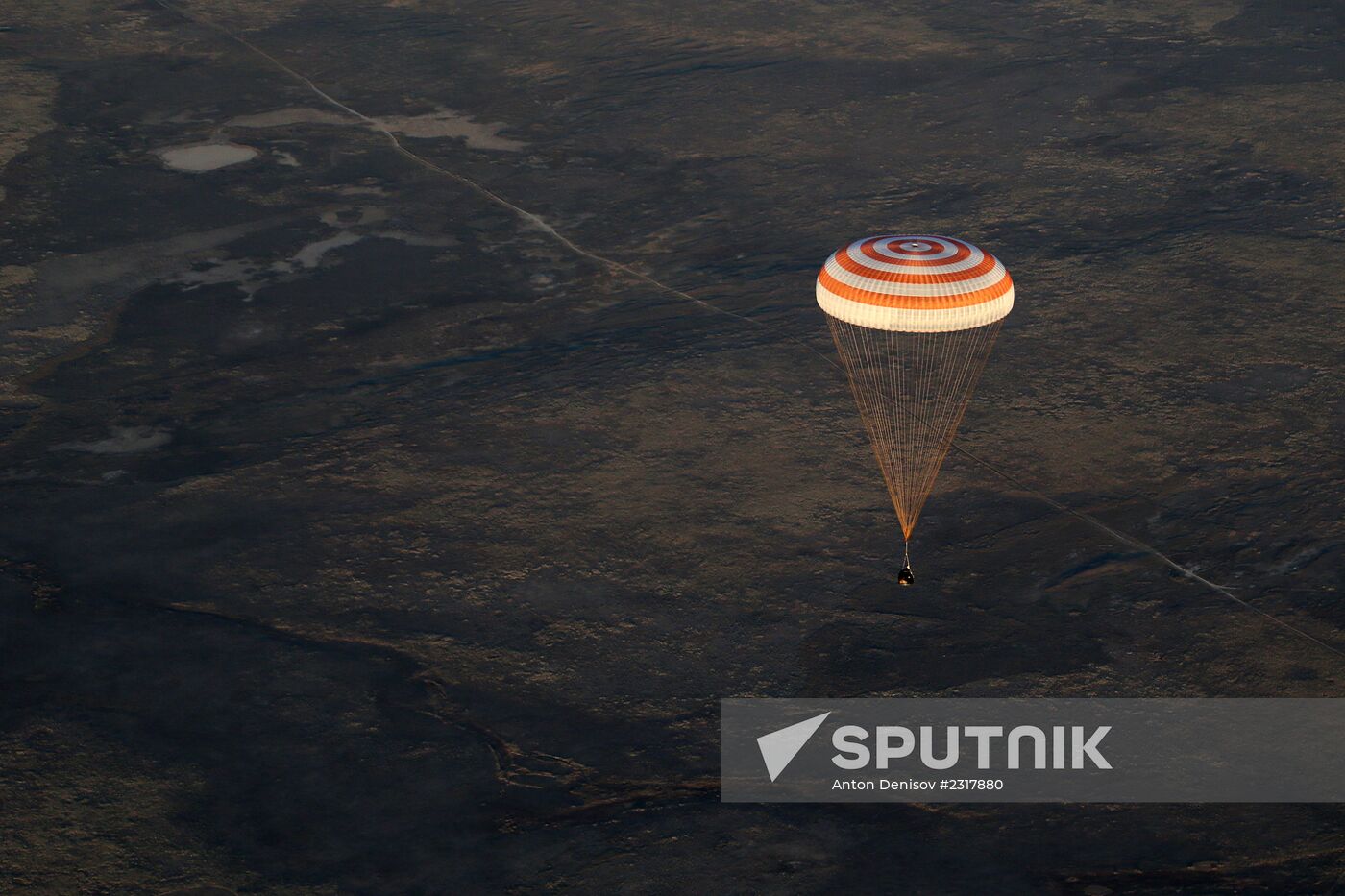 ISS capsule carries Olympic torch to Earth