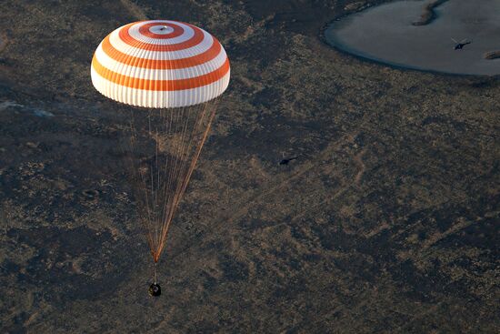 ISS capsule carries Olympic torch to Earth