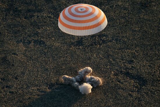 ISS capsule carries Olympic torch to Earth