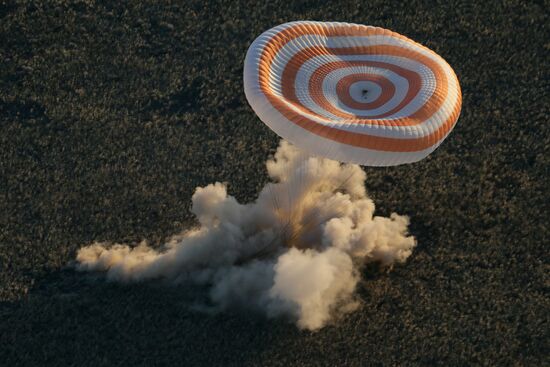 ISS capsule carries Olympic torch to Earth