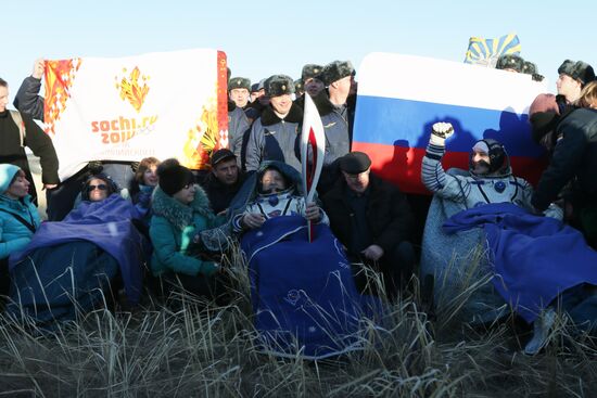 ISS capsule carries Olympic torch to Earth
