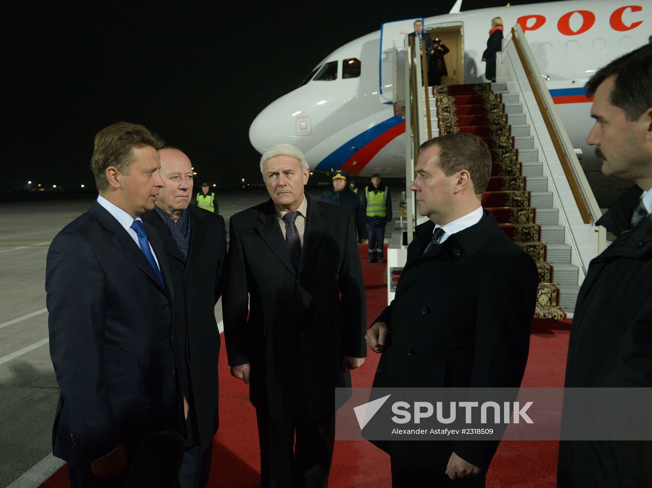 Vnukovo Airport's new runway presented to Dmitry Medvedev