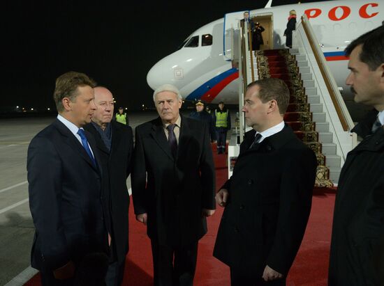 Vnukovo Airport's new runway presented to Dmitry Medvedev