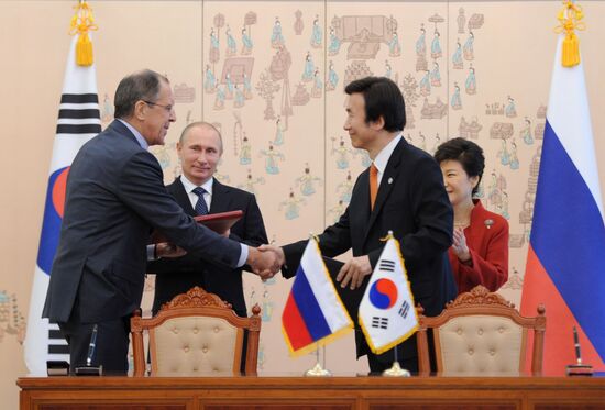 Vladimir Putin's official visit to South Korea