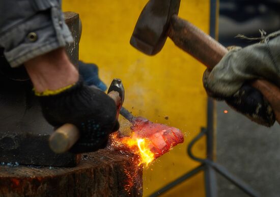 "The Philosophy of Metal" smithcraft exhibition in St Petersburg