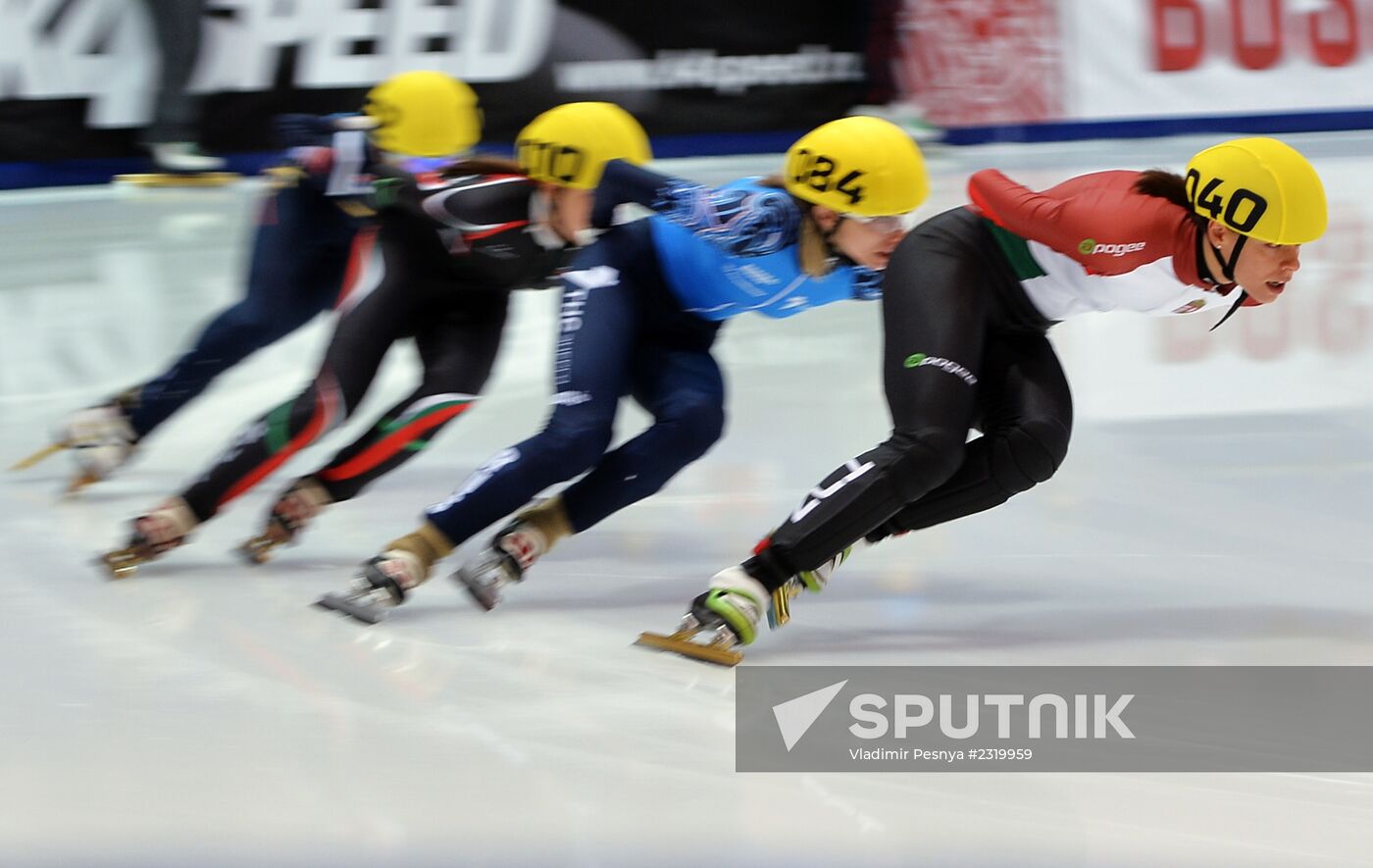 ISU World Cup Short Track. Women. 1000m