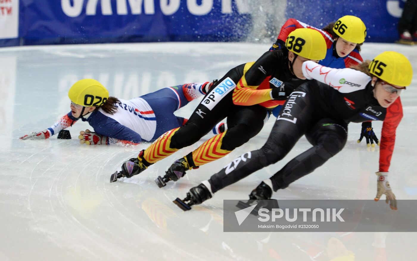 ISU World Cup Short Track. Women. 1000m
